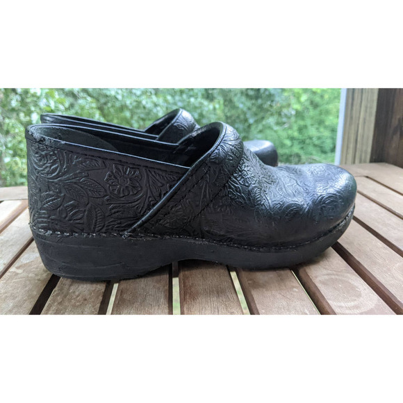 Dansko Pro Black Floral tooled Clogs - Size 40 / 9.5-10 - Picture 2 of 12